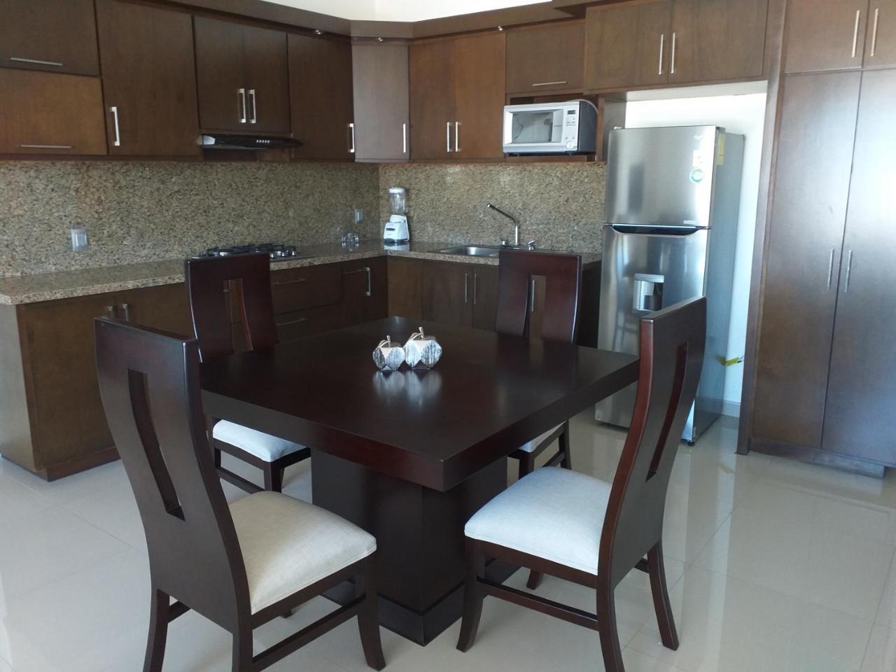 Renta Vacacional A 2 Cuadras De La Playa O Malecon De Mazatlan Apartment Exterior photo